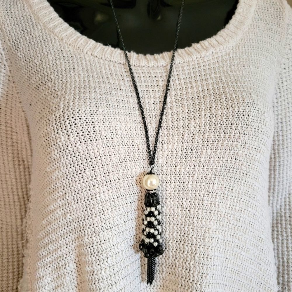 Pearl Tassel Necklace On Black Chain - Picture 2 of 5